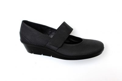 Scollata da donna in nabuk nero con strappo zeppa 4 cm  € 104,90