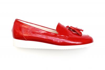 Mocassino con nappine in vernice rossa € 119,90