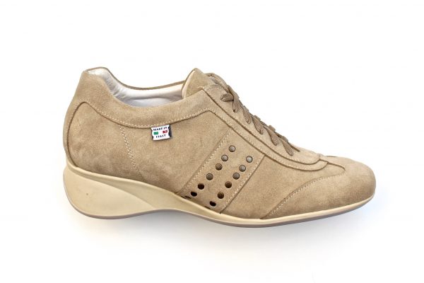Sneaker in camoscio beige zeppa 5 cm € 119,90