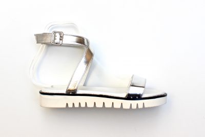 Sandalo con cinturino alla caviglia in pelle argento € 89,90