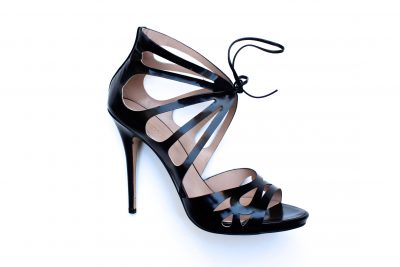 Sandalo con plató in pelle nera tacco 10 cm € 189,90