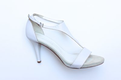 Sandalo con plató in pelle bianca tacco 9 cm € 155,00