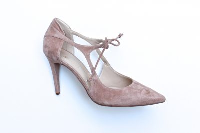 Decollete aperto ai lati in camoscio cipria tacco 10 cm € 179,90