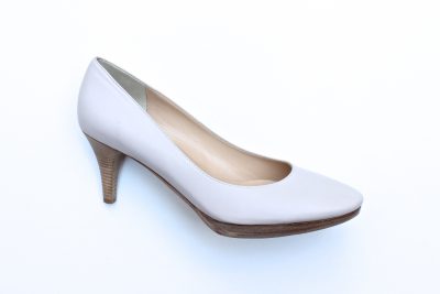 Decollete con platò in pelle ghiaccio tacco 5 cm € 125,00