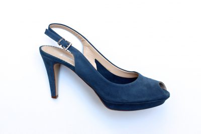 Sandalo con plató in nabuk blu tacco 9 cm € 129,90