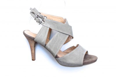 Sandalo in nabuk grigio con plató tacco 9 cm € 135,00
