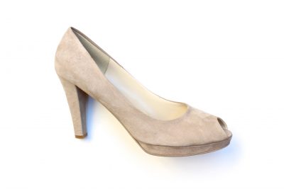 Scollata aperta in punta in camoscio beige tacco 10 cm € 99,90