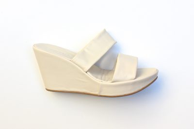 Pianella in pelle color panna zeppa 10 cm € 89,90