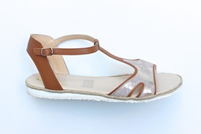 Sandalo in pelle color cuoio e argento € 95,00