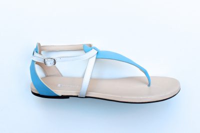 Sandalo infradito in pelle bianca e azzurra € 69,90