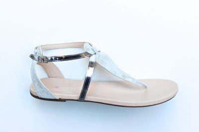 Sandalo infradito in pelle bianca e argento € 89,90