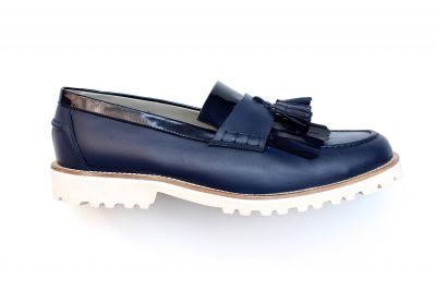 Mocassino con nappine in pelle e vernice blu € 139,90