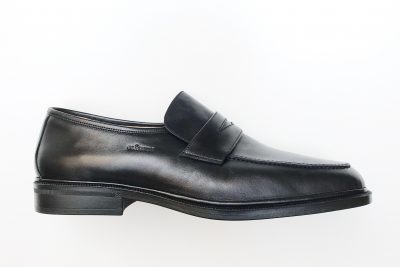 Mocassino da uomo in pelle nera € 149,00