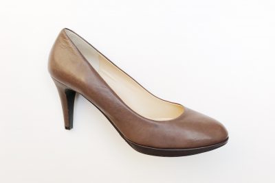 Decollètè da donna con plató in pelle marrone tacco 8 cm € 129,90