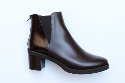 Stivaletto da donna in pelle nera con cerniera posteriore tacco 5 cm  € 189,90