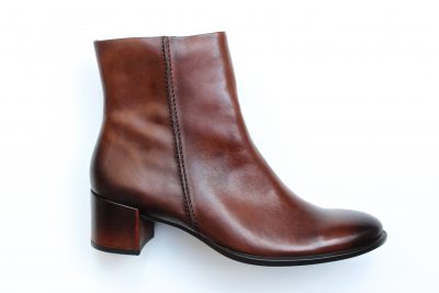 Stivaletto da donna in pelle marrone con cerniera tacco 5 cm € 164,90