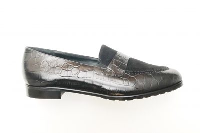 Mocassino da donna in pelle pitonata e camoscio nero  € 139,90