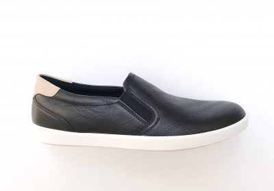 Pantofola da donna con elastici in pelle nera € 109,90