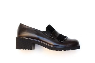 Pantofola da donna con frangia in pelle nera tacco 5 cm € 169,90