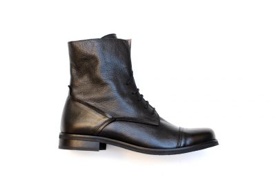 Anfibio da donna in pelle nera € 149,90