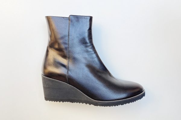 Stivaletto da donna in pelle nera € 165,00