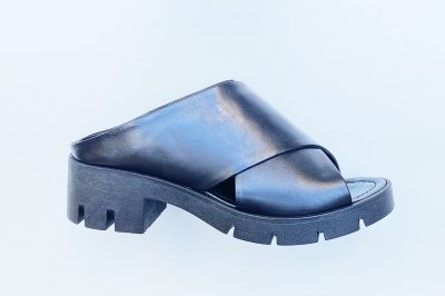 Pianella da donna in pelle nera € 99,90