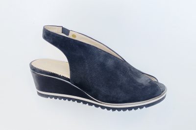 Sandalo da donna in camoscio nero zeppa 5 cm € 139,90