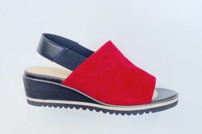 Sandalo da donna in camoscio rosso zeppa 5 cm € 139,90