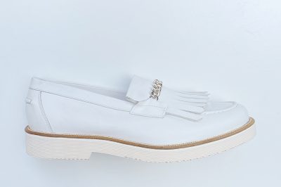 Mocassino con frangia in pelle bianca € 139,90