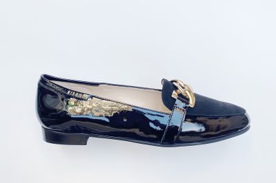 Mocassino da donna in camoscio e vernice nero  € 149,90