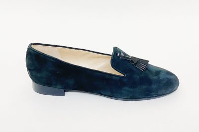 Pantofola con nappine in camoscio nero € 129,90