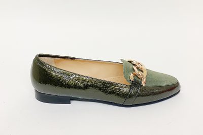 Mocassino in camoscio e vernice verde  € 149,90