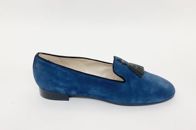 Pantofola con nappine in camoscio blu € 129,90