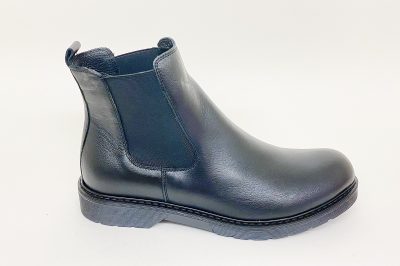 Stivaletto con elastici in pelle nera € 169,90