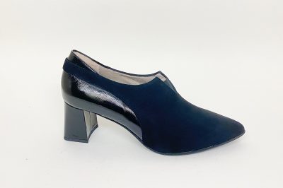 Pantofola in camoscio nero tacco 6 cm € 155,00