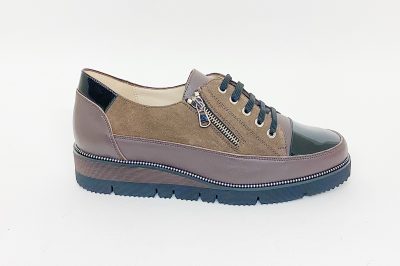 Sneaker in pelle e camoscio marrone € 149,90