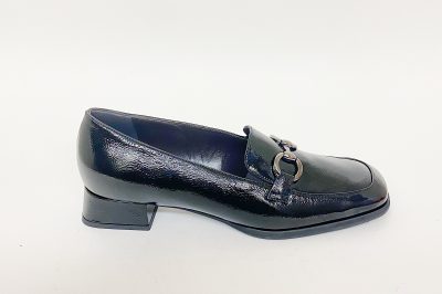 Mocassino da donna in vernice nera € 189,90