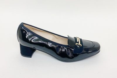 Mocassino in vernice nera tacco 4 cm € 159,90