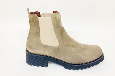 Stivaletto in camoscio tortora € 169,90