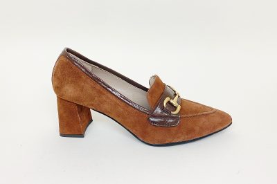 Mocassino in camoscio cuoio tacco 6 cm € 159,90