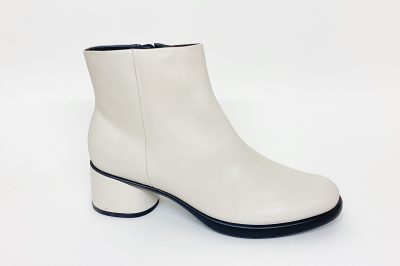 Stivaletto in pelle bianca € 149,90