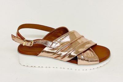 Sandalo da donna in pelle laminata € 99,90