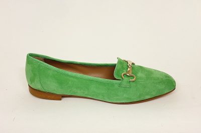 Mocassino con morsetto da donna in camoscio verde  € 135,00