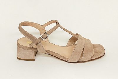 Sandalo da donna in camoscio beige tacco 4 cm € 159,90