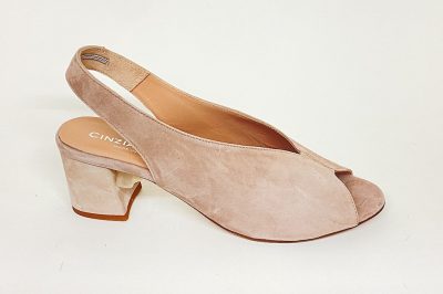 Sandalo da donna in camoscio beige tacco 5 cm € 159,90