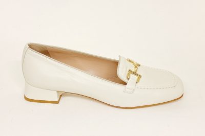 Mocassino con morsetto da donna in pelle bianca € 185,00
