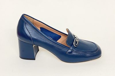 Mocassino da donna in pelle blu tacco 5 cm  € 195,00