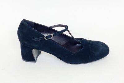 Scollata in camoscio nero tacco 6 cm € 165,00