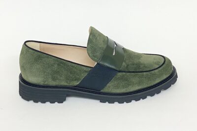 Mocassino da donna in camoscio verde  € 155,00