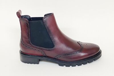 Stivaletto da donna con elastici e lavorazione in punta in pelle bordeaux € 115,00